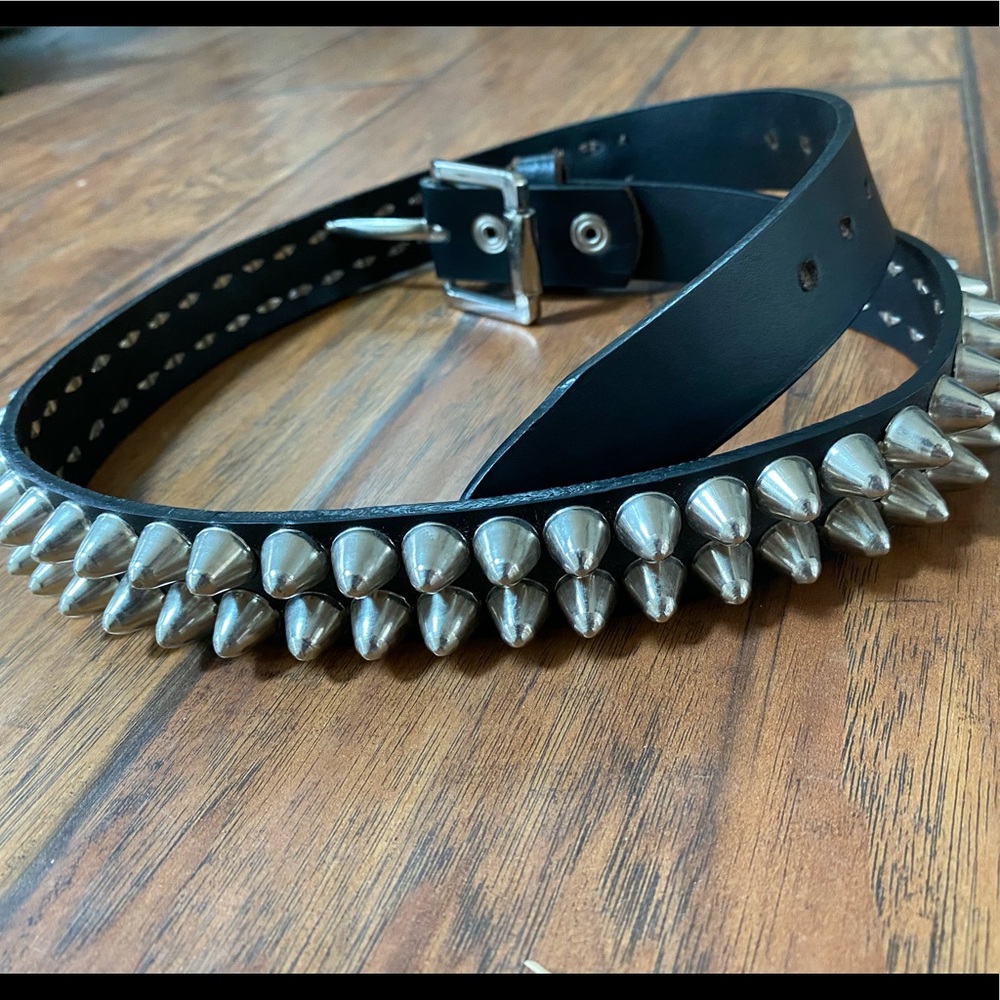 Punk English cone 77 stud belt